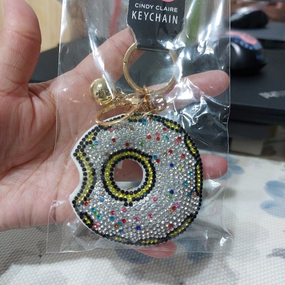 Cindy Claire Shiny Glittering Key Chain Donut or Fish Shape Key Chain Key Charm - Picture 3 of 6